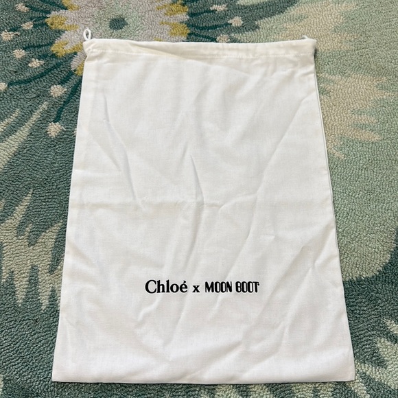 13x18” Chloe x Moon Boot Dust Bag - Picture 1 of 2
